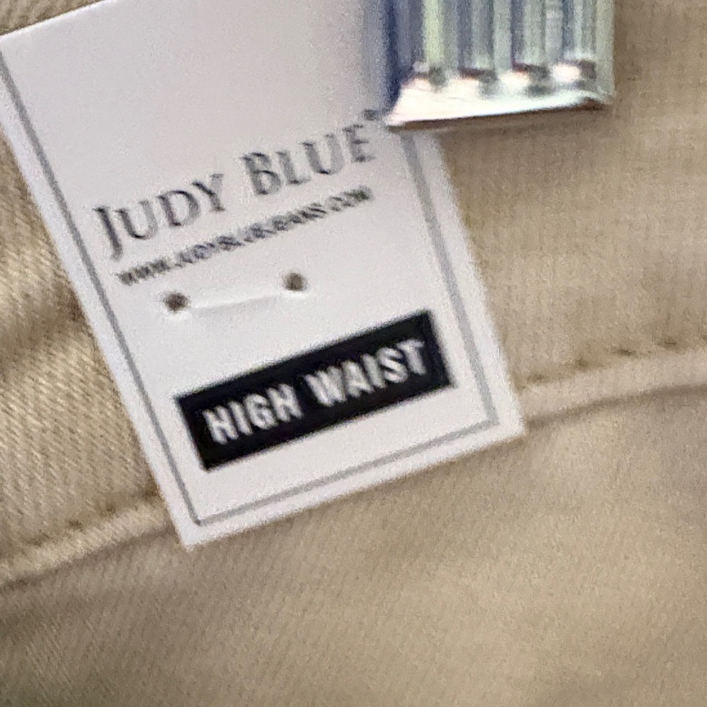 Judy Blue High Rise Jeans in Cream - Picture 5 of 9